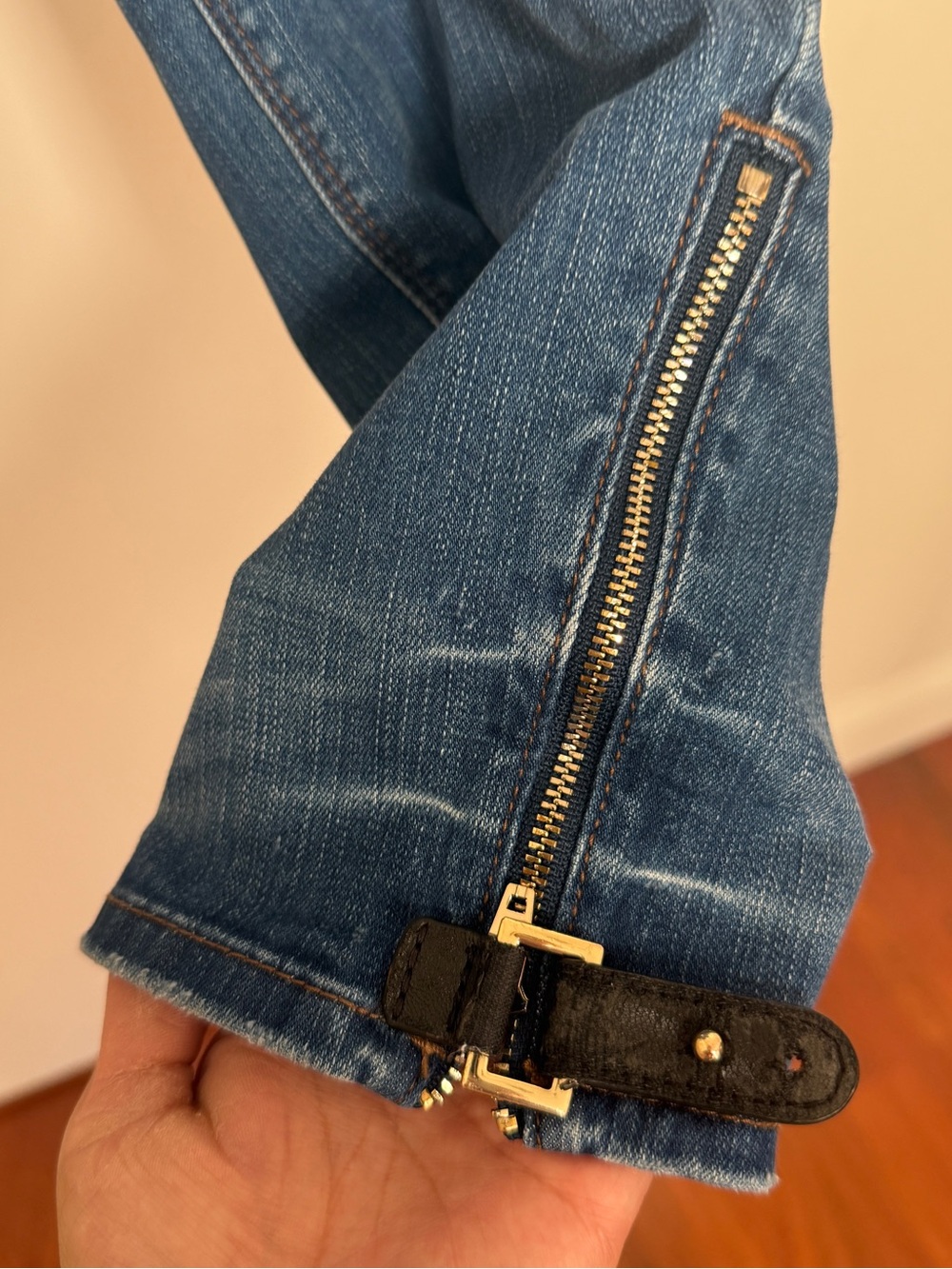 White House Black Market Women's 10 Skinny Ankle Jeans with Zipper Details - Picture 3 of 9